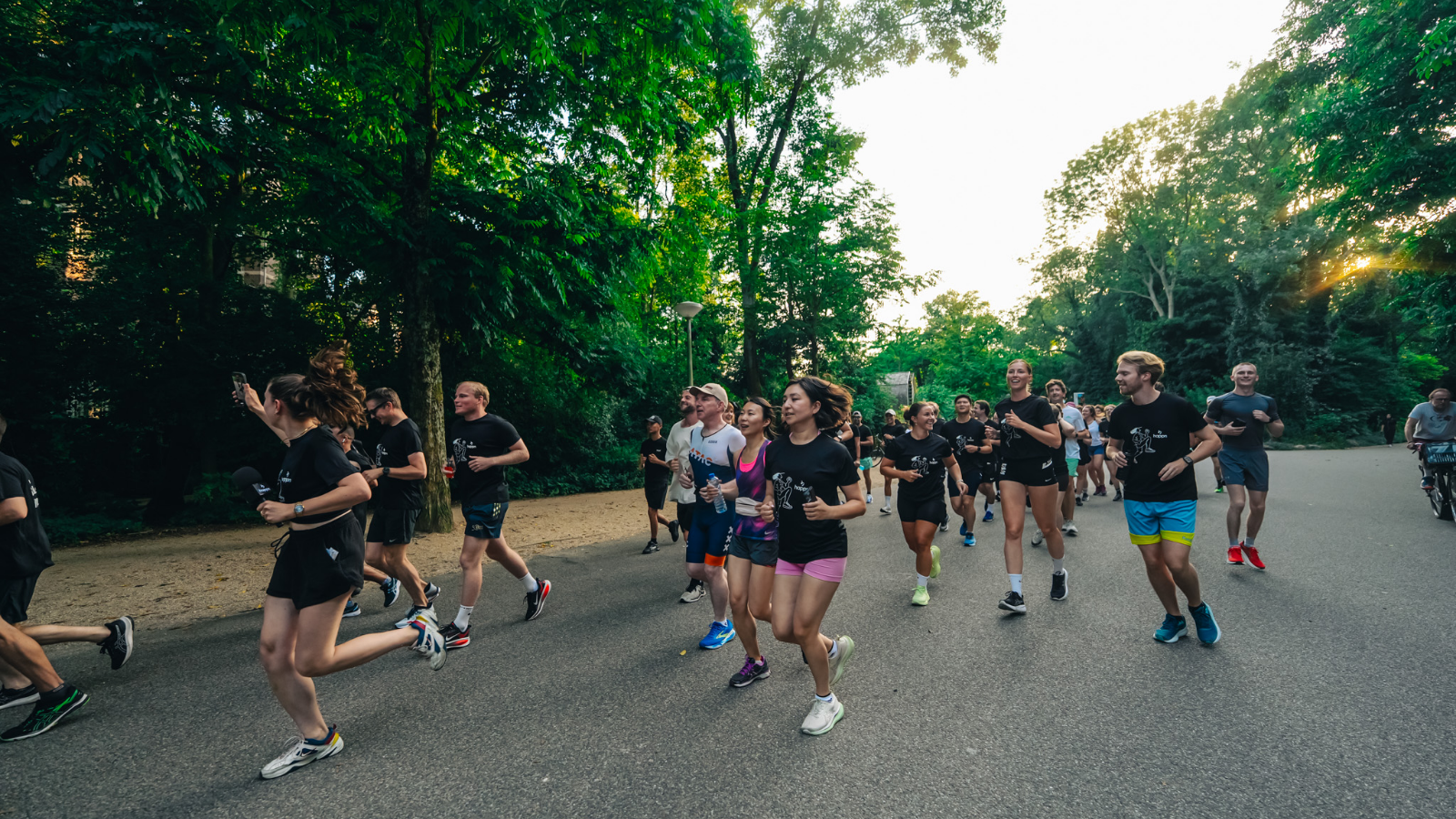 Datingapp happn lanceert online vervolgcampagne na succesvolle Single Run in Amsterdam
