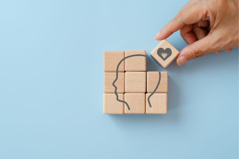 Puzzel met daarin ook een stukje van een hart in het brein