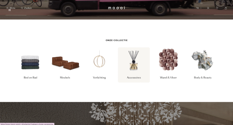 Minimalistisch design bij het laten zien van de collectie