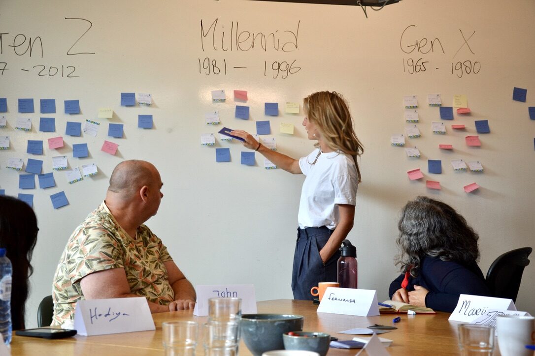 Twee jonge ondernemers maken spel dat generaties op de werkvloer verbindt