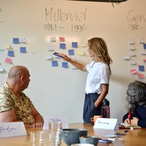 Twee jonge ondernemers maken spel dat generaties op de werkvloer verbindt