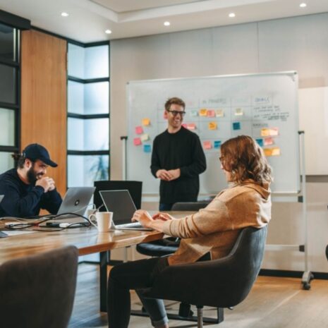Het MT is als een mislukte BBQ: veel vlammen, weinig afstemming