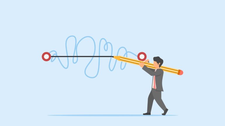 Een man tekent een rechte lijn door een wirwar lijnen.