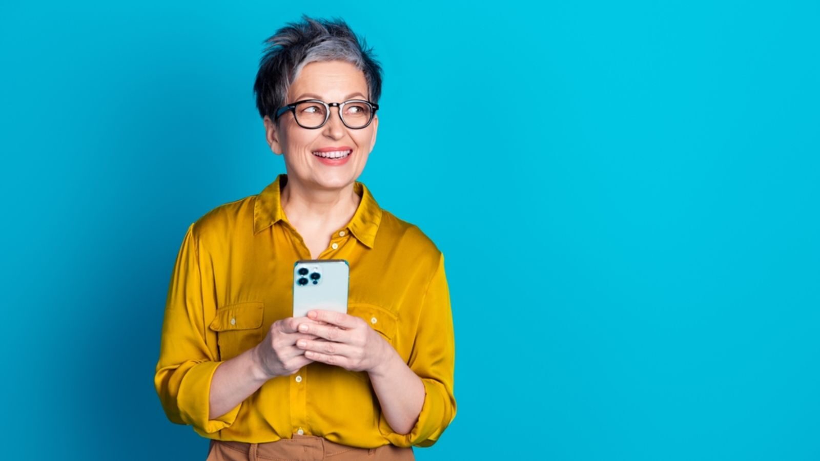 Waarom “senior” zeggen wel werkt (& waarom hun daden vaak afwijken van hun woorden)