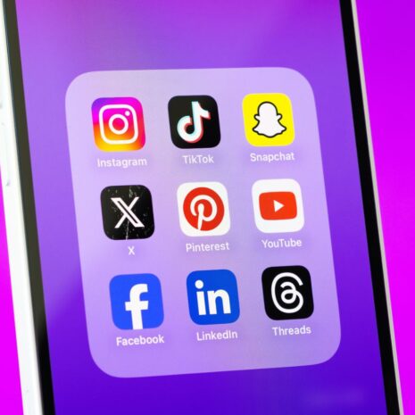 Socialmedia-onderzoek 2026: minder actieve jongeren, Instagram groeit door & Signal valt op