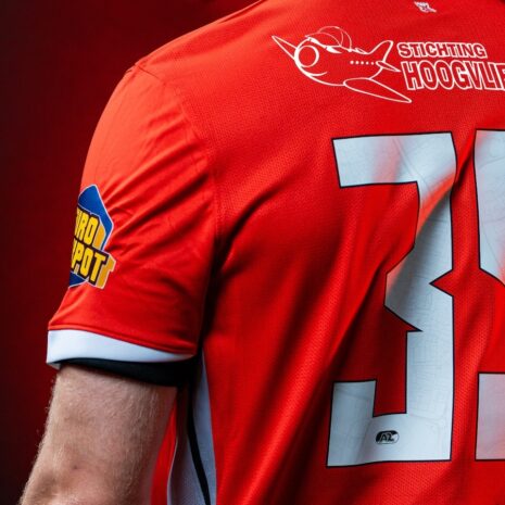 Leaseweb geeft shirt sponsorplek AZ aan goed doel