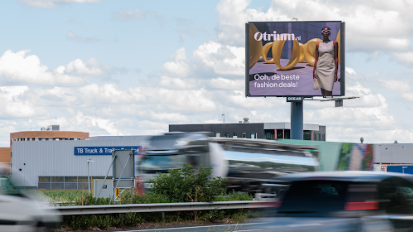 Otrium stuurt radiocampagne realtime aan met AI: Eerste volledig feed-based campagne koppelt live productdata aan massamedia en maakt offline direct meetbaar