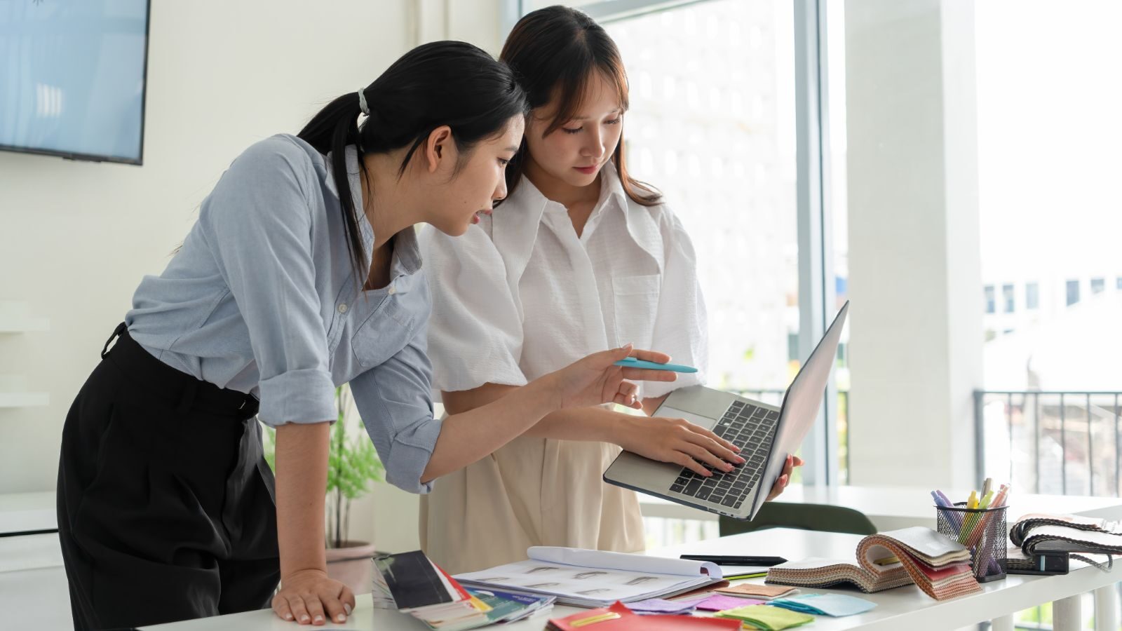 AI legt je (gebrek aan) merkidentiteit bloot: 5 tips voor een scherpere merkstem