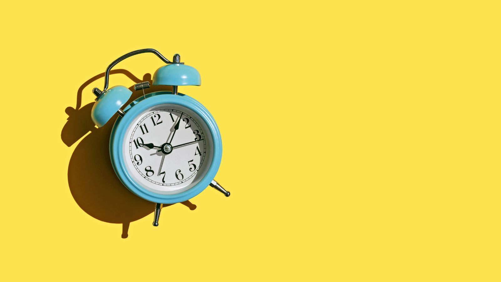 De beste tijden om te posten op Instagram, LinkedIn, TikTok, Facebook & X in 2026