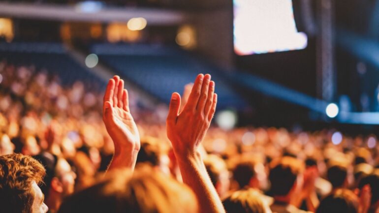 Publiek aan het klappen