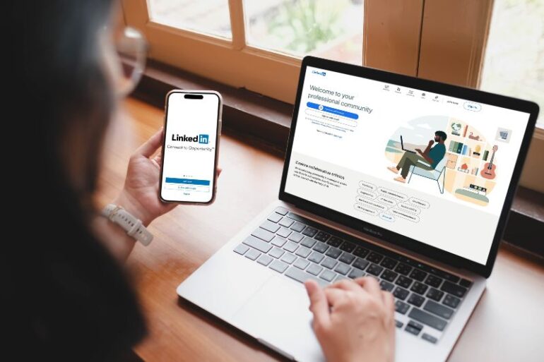 LinkedIn op laptop