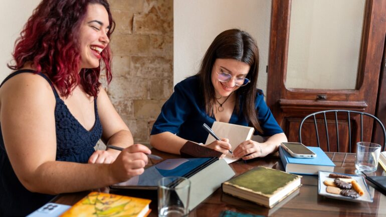 2 vrouwen creatief schrijven