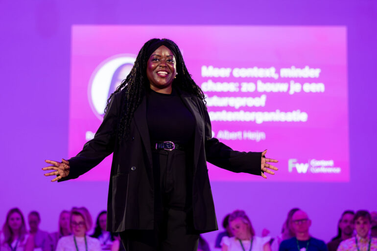 Rafaëla Ellensburg presenteert 'Meer context, minder chaos: zo bouw je een futureproof contentorganisatie' bij Frankwatching Content Conference in Jaarbeurs Utrecht