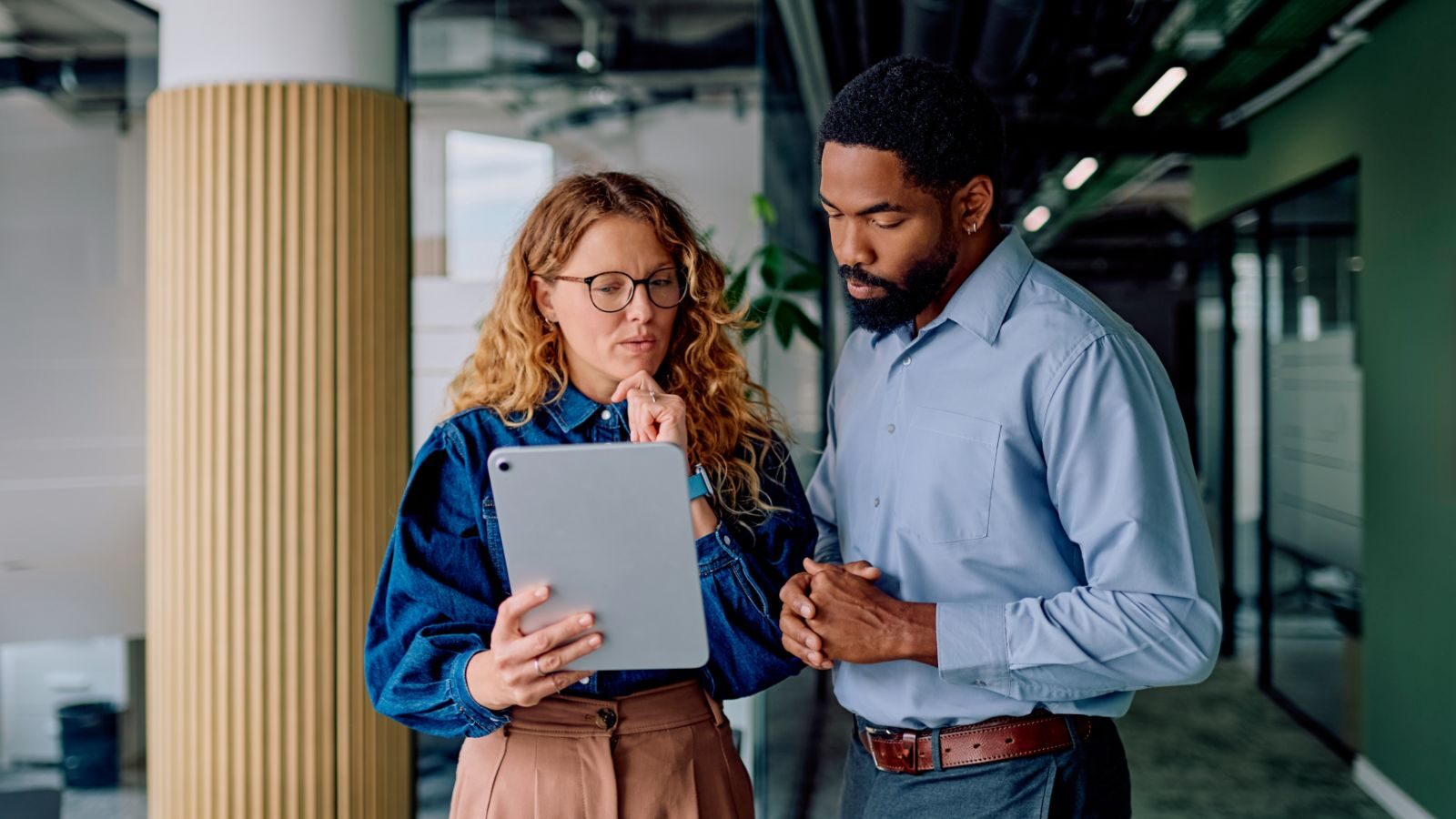 Gen Z wil vooruit, maar mist de juiste connecties [onderzoek]