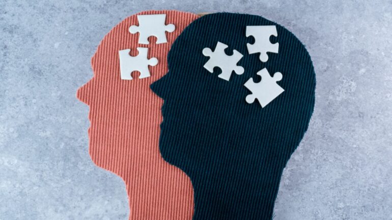 Twee hoofden met elke andere puzzelstukjes. Wat heb jij in je hoofd en wat denkt de klant?